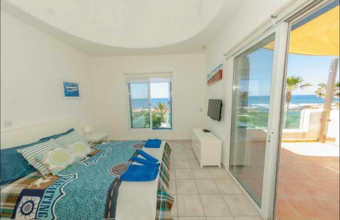 34 Beach Villa Paphos Esterno foto
