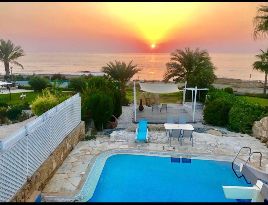 34 Beach Villa Paphos Esterno foto